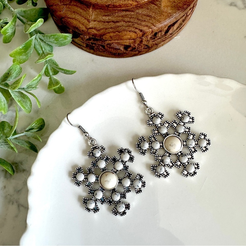 2/$30🌵 Snowflake Stone Southwestern Earrings Winter Themed Boho Christmas NEW
